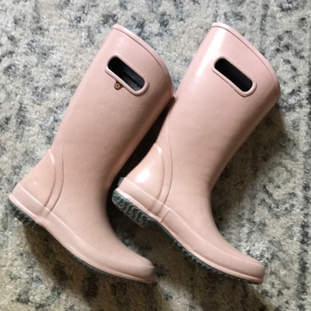 ☔️Rose Gold Bogs rain boots